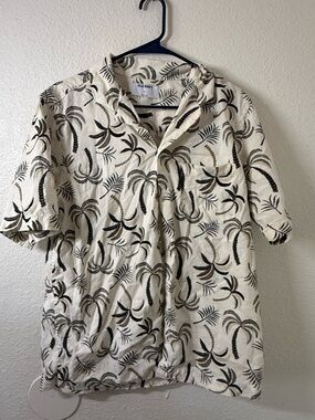 Old Navy Cream Short Sleeve Palm-Print Button-Down Shirt